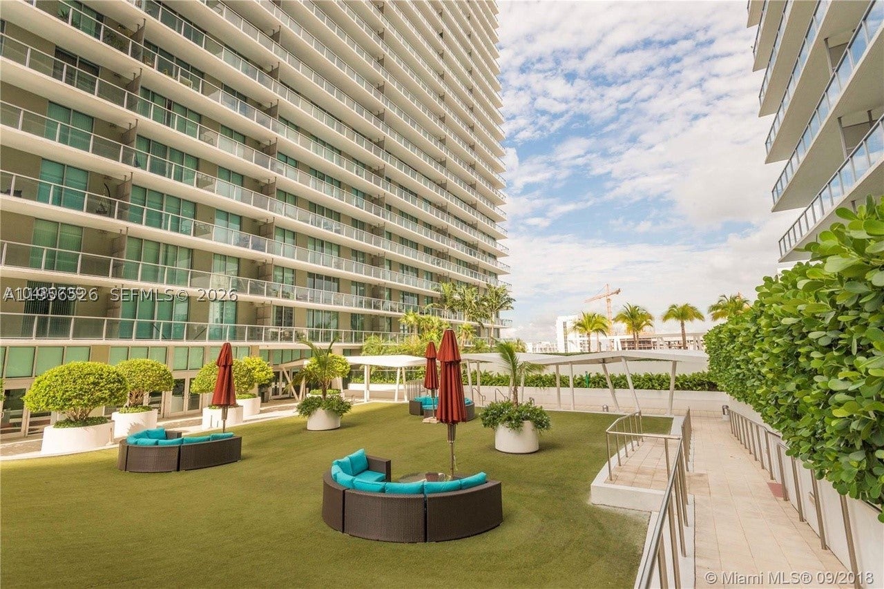 1111 SW 1st Ave 1422-N