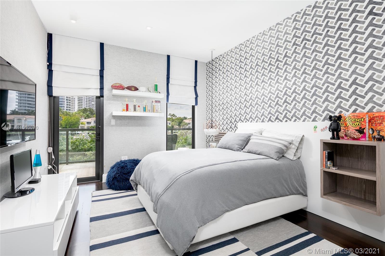 GOLDEN BEACH SEC F - Residential