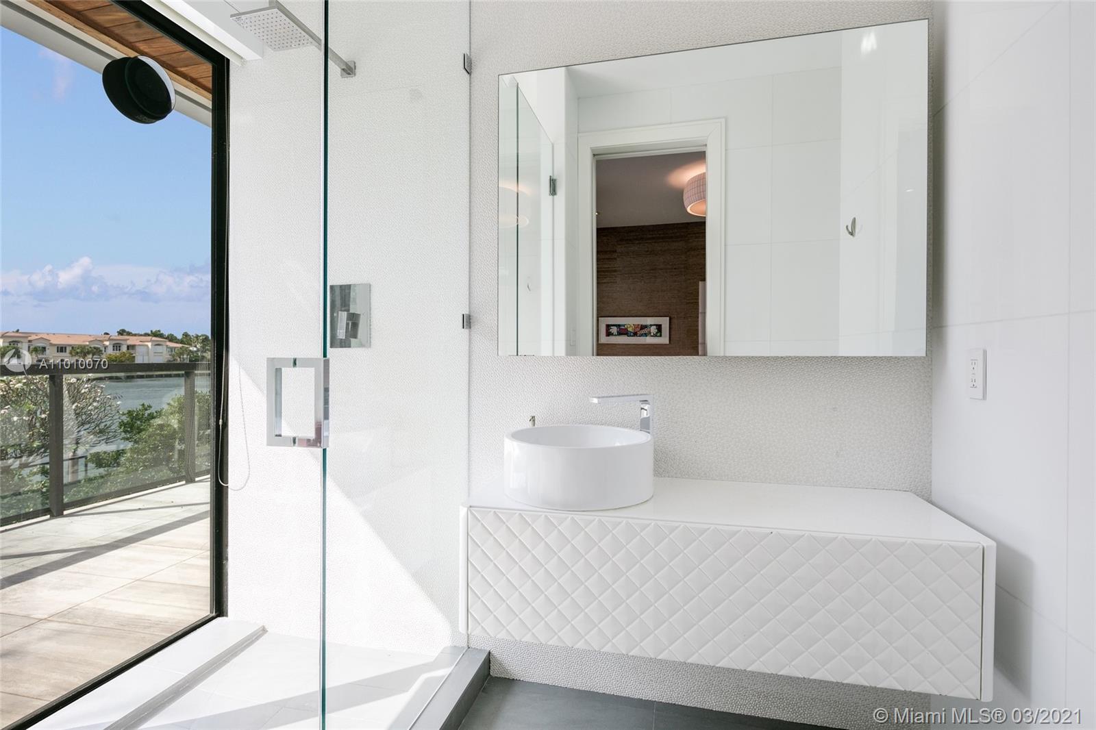 GOLDEN BEACH SEC F - Residential