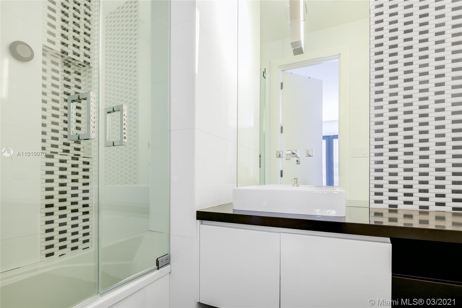 GOLDEN BEACH SEC F - Residential