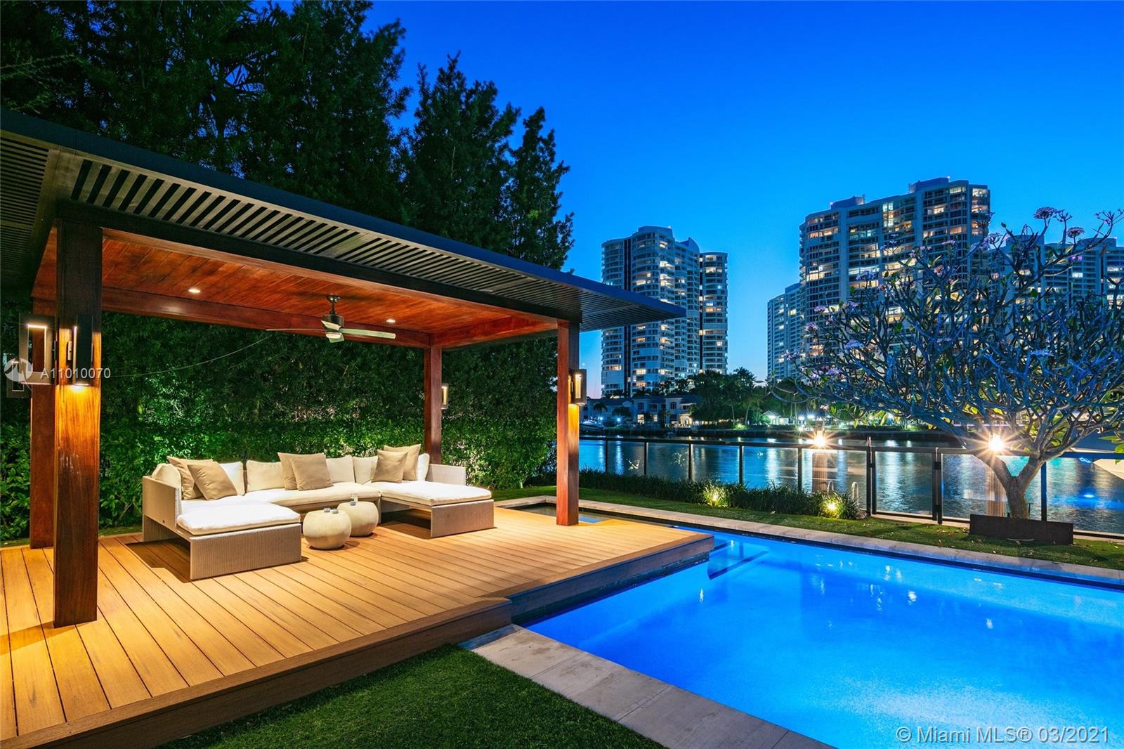 GOLDEN BEACH SEC F - Residential