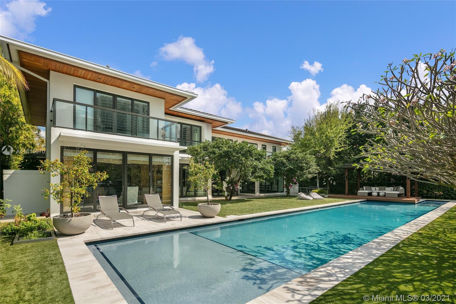 GOLDEN BEACH SEC F - Residential