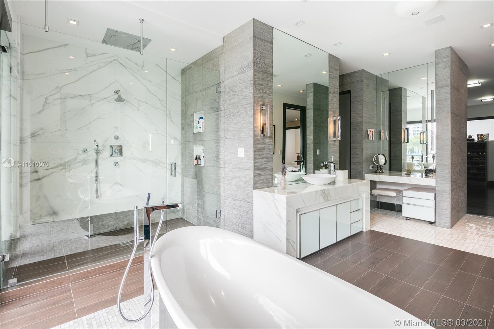 GOLDEN BEACH SEC F - Residential