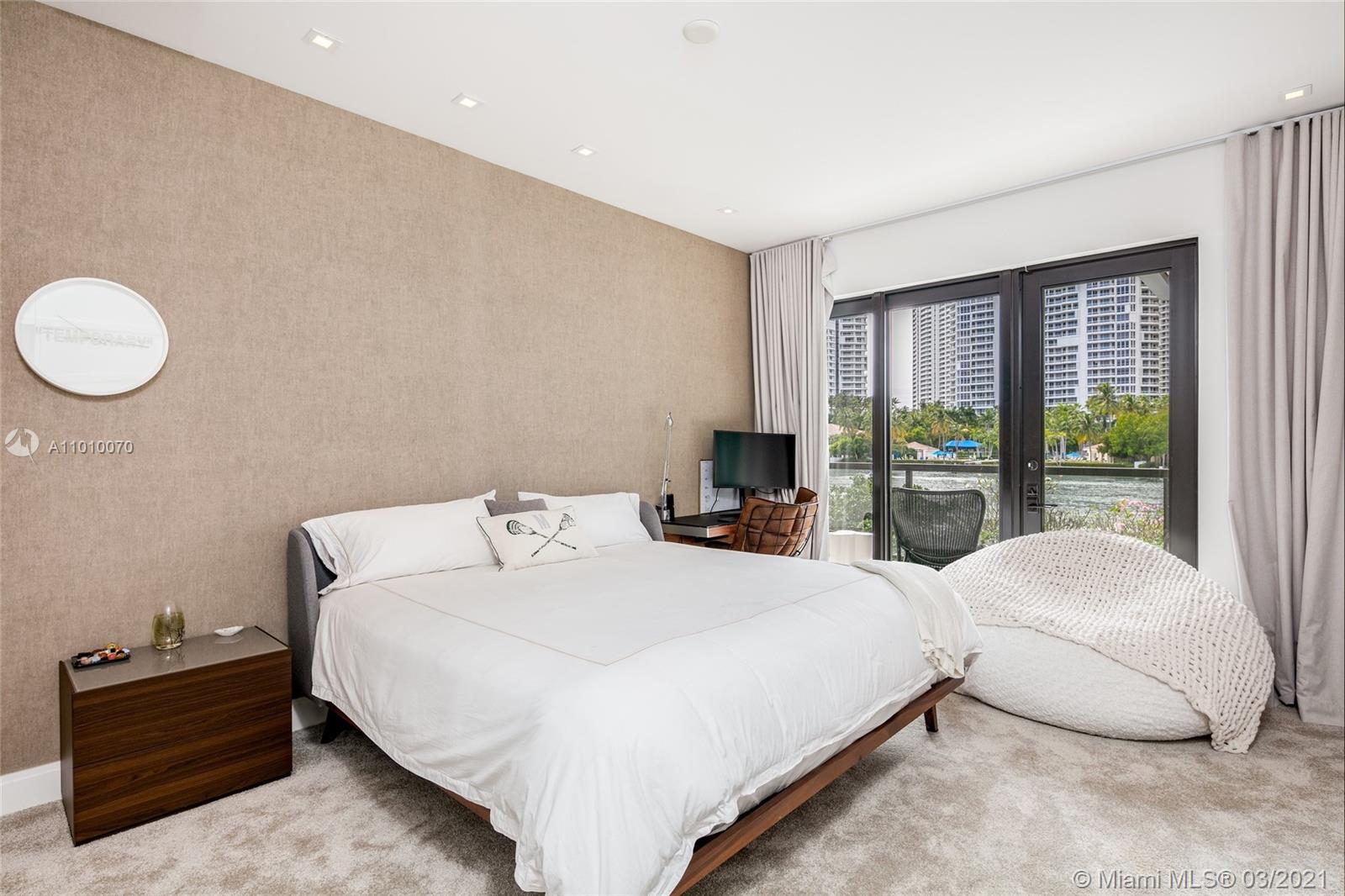 GOLDEN BEACH SEC F - Residential