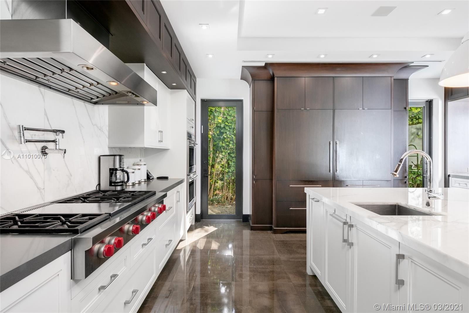 GOLDEN BEACH SEC F - Residential