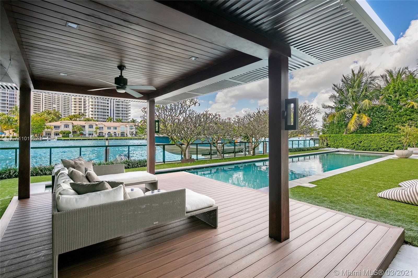 GOLDEN BEACH SEC F - Residential