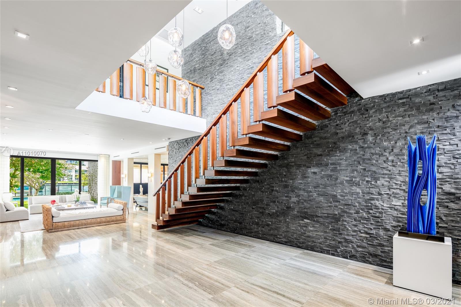 GOLDEN BEACH SEC F - Residential