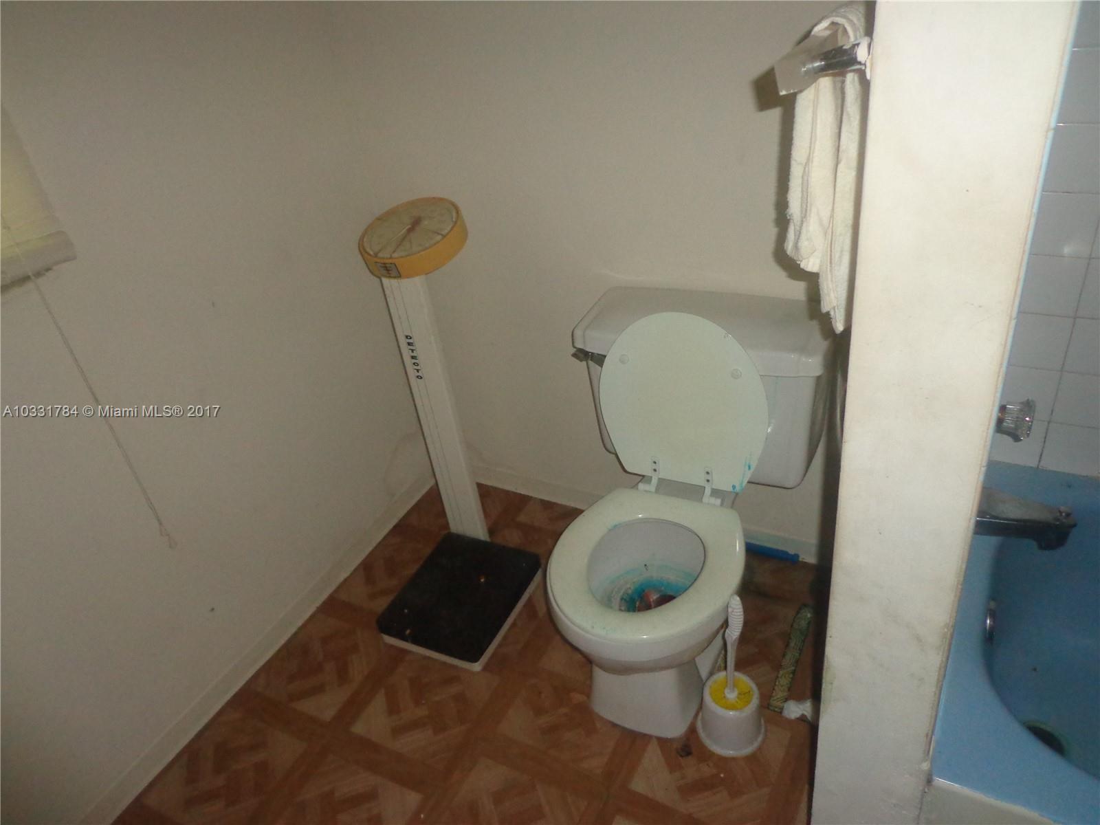 LAUDERDALE MANORS ADD REV - Residential