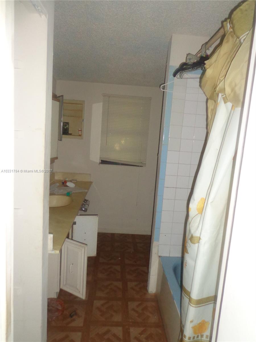 LAUDERDALE MANORS ADD REV - Residential