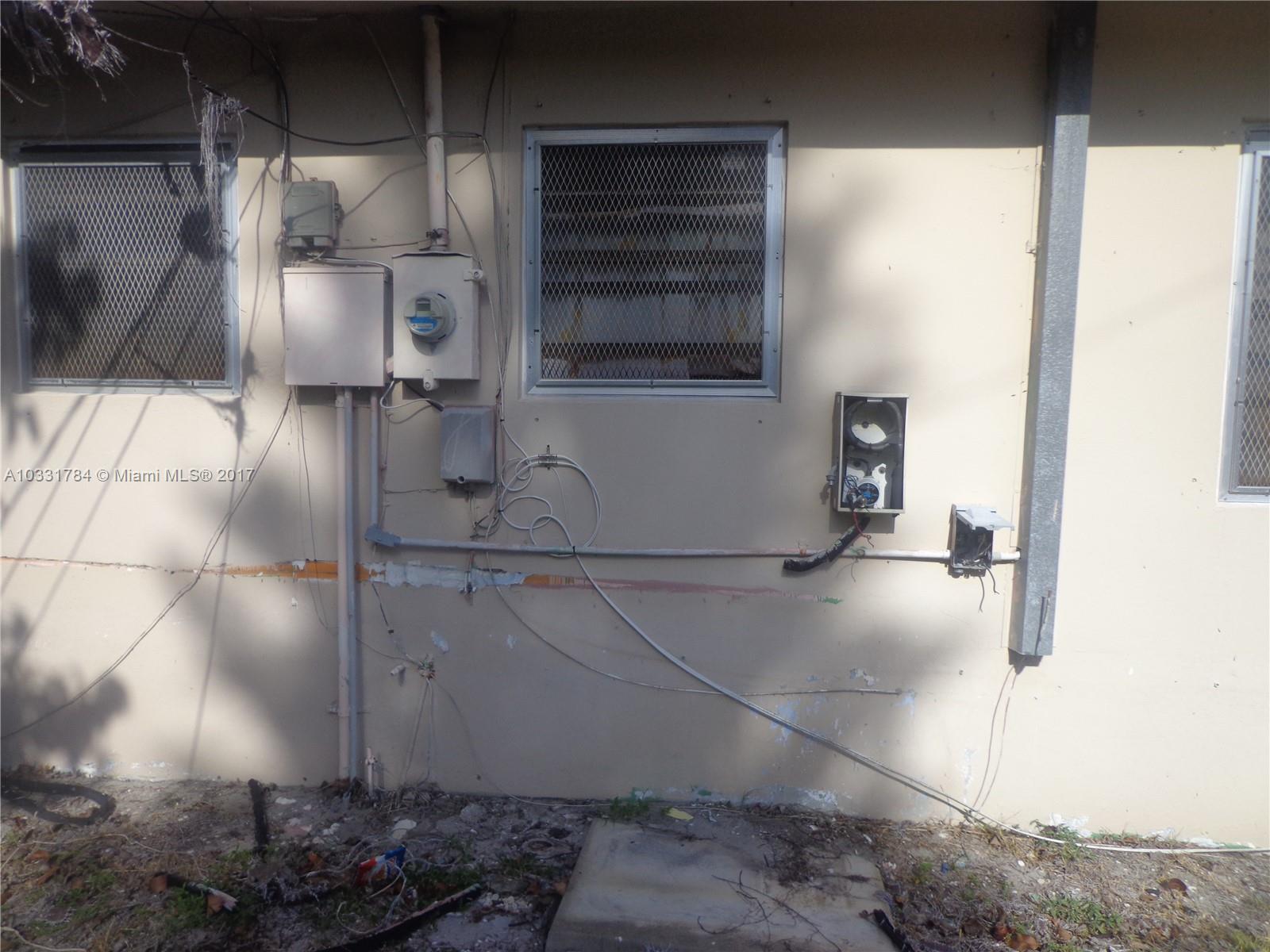 LAUDERDALE MANORS ADD REV - Residential