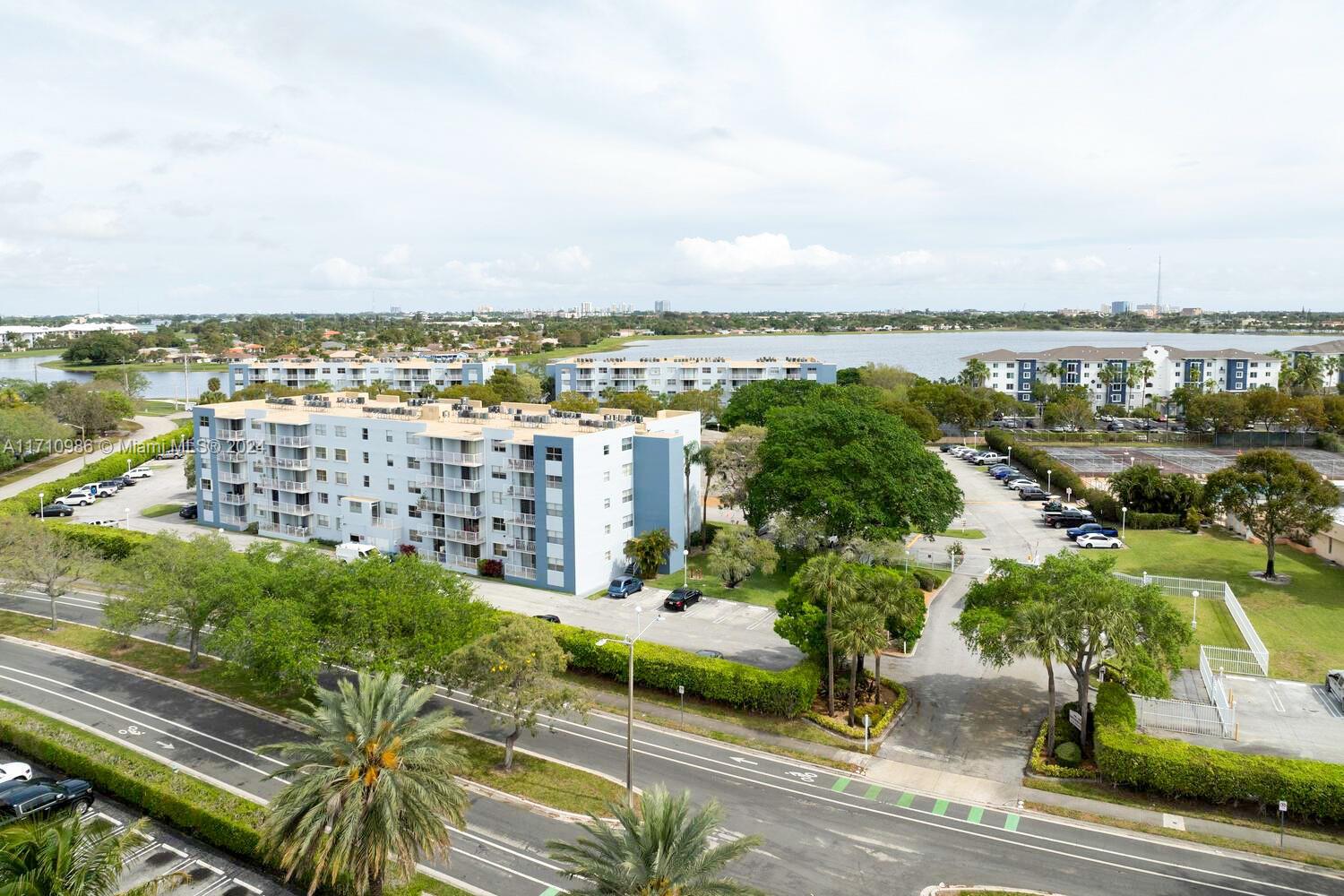 BREAKWATERS OF THE PALM B - Residential