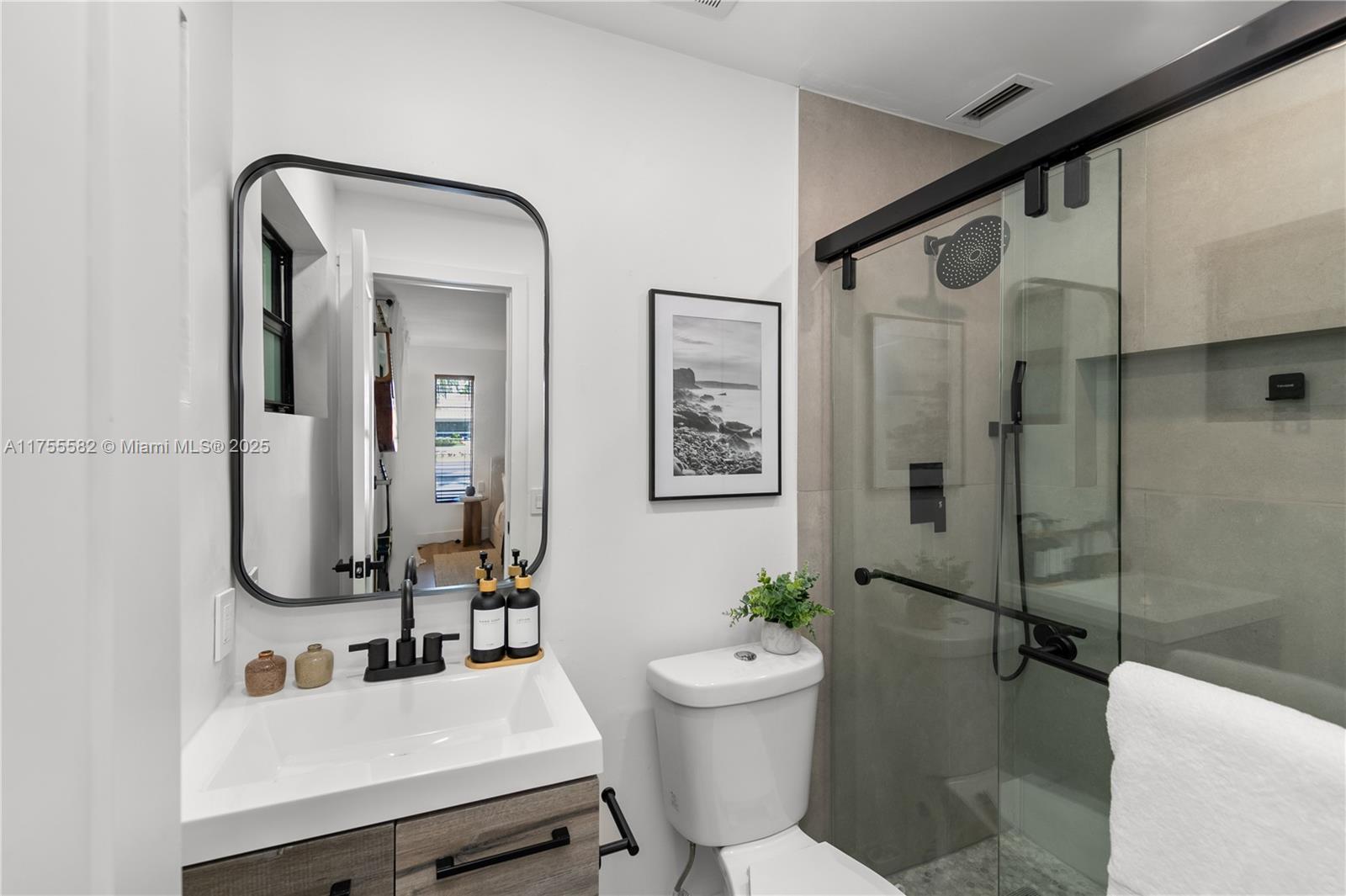 HOLLYWOOD LAKES SECTION - Residential