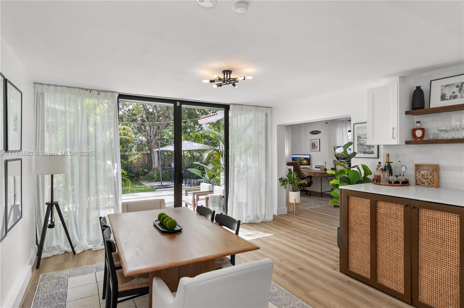 HOLLYWOOD LAKES SECTION - Residential