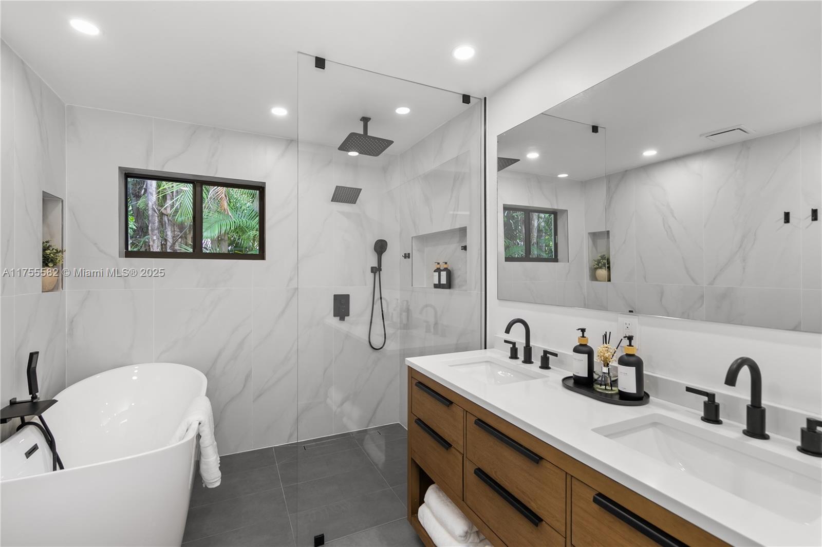 HOLLYWOOD LAKES SECTION - Residential