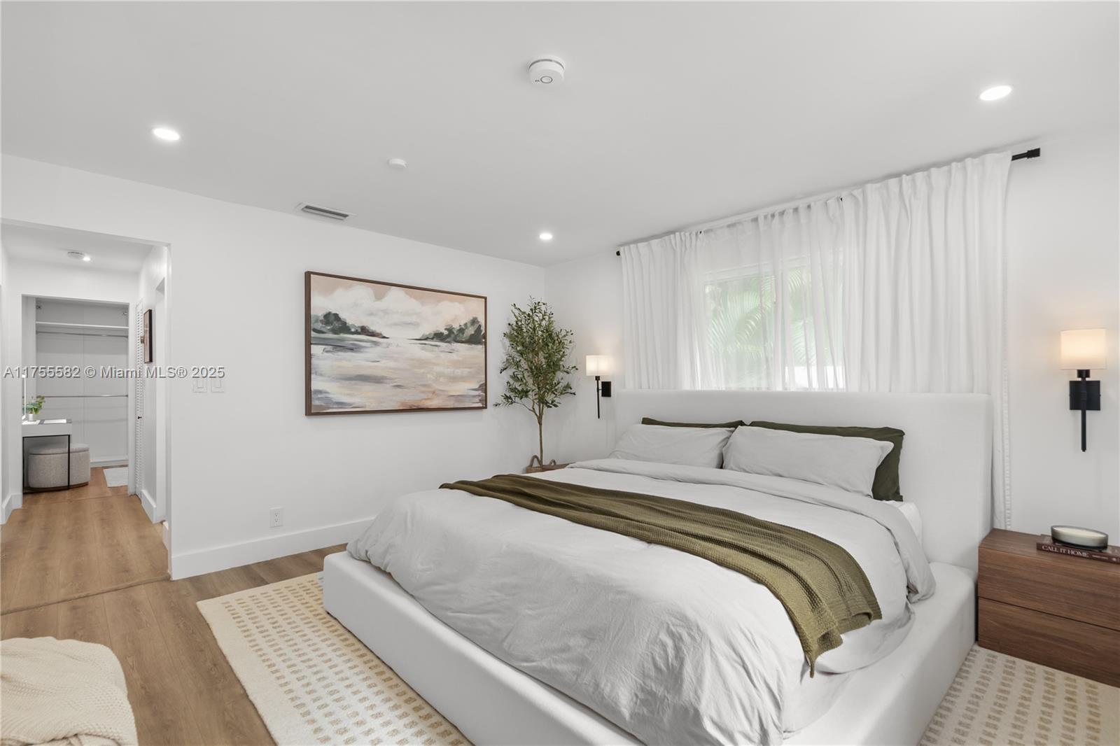 HOLLYWOOD LAKES SECTION - Residential