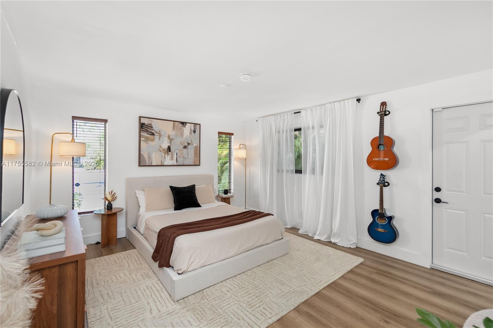 HOLLYWOOD LAKES SECTION - Residential
