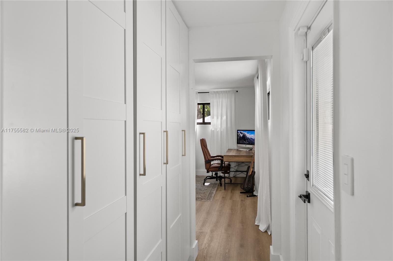 HOLLYWOOD LAKES SECTION - Residential