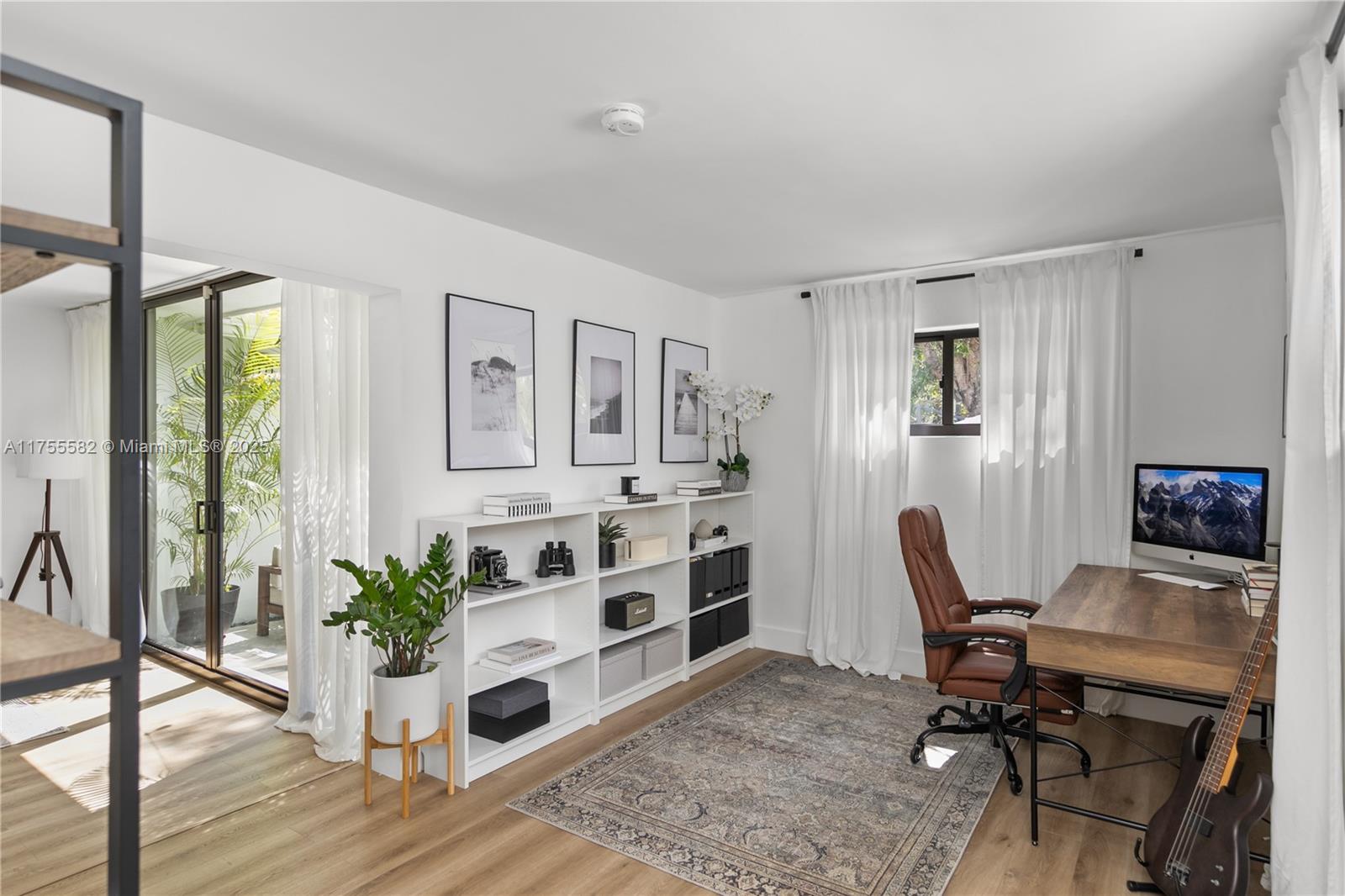 HOLLYWOOD LAKES SECTION - Residential