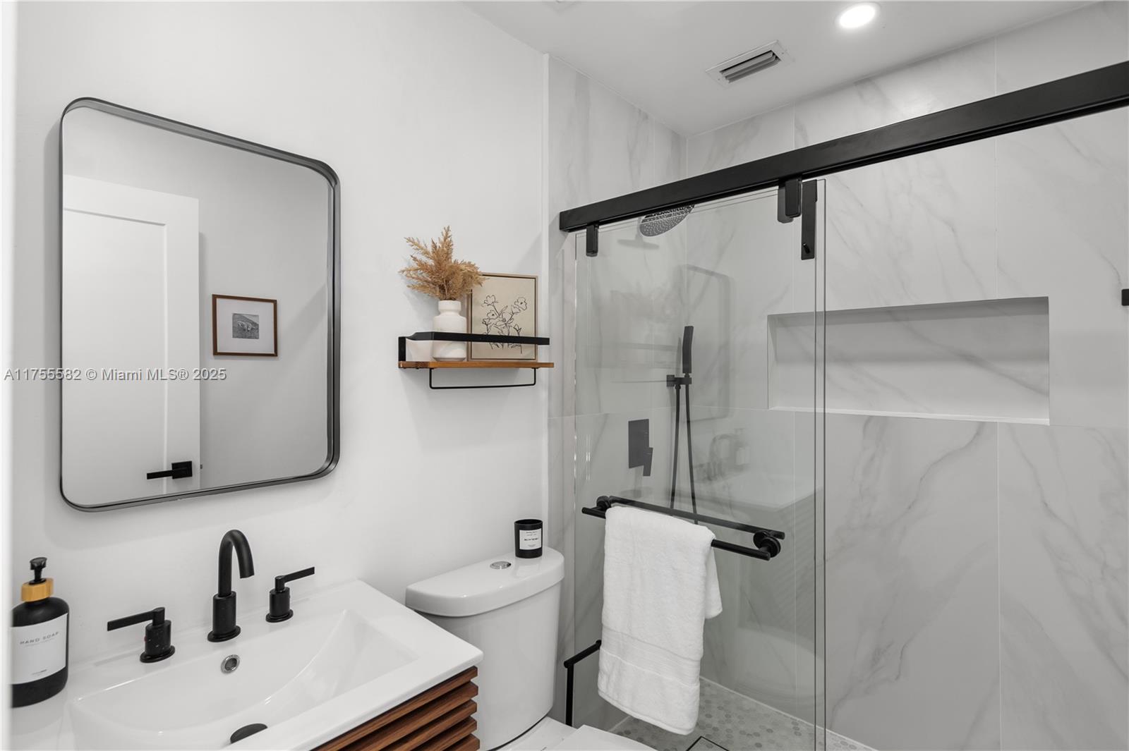 HOLLYWOOD LAKES SECTION - Residential