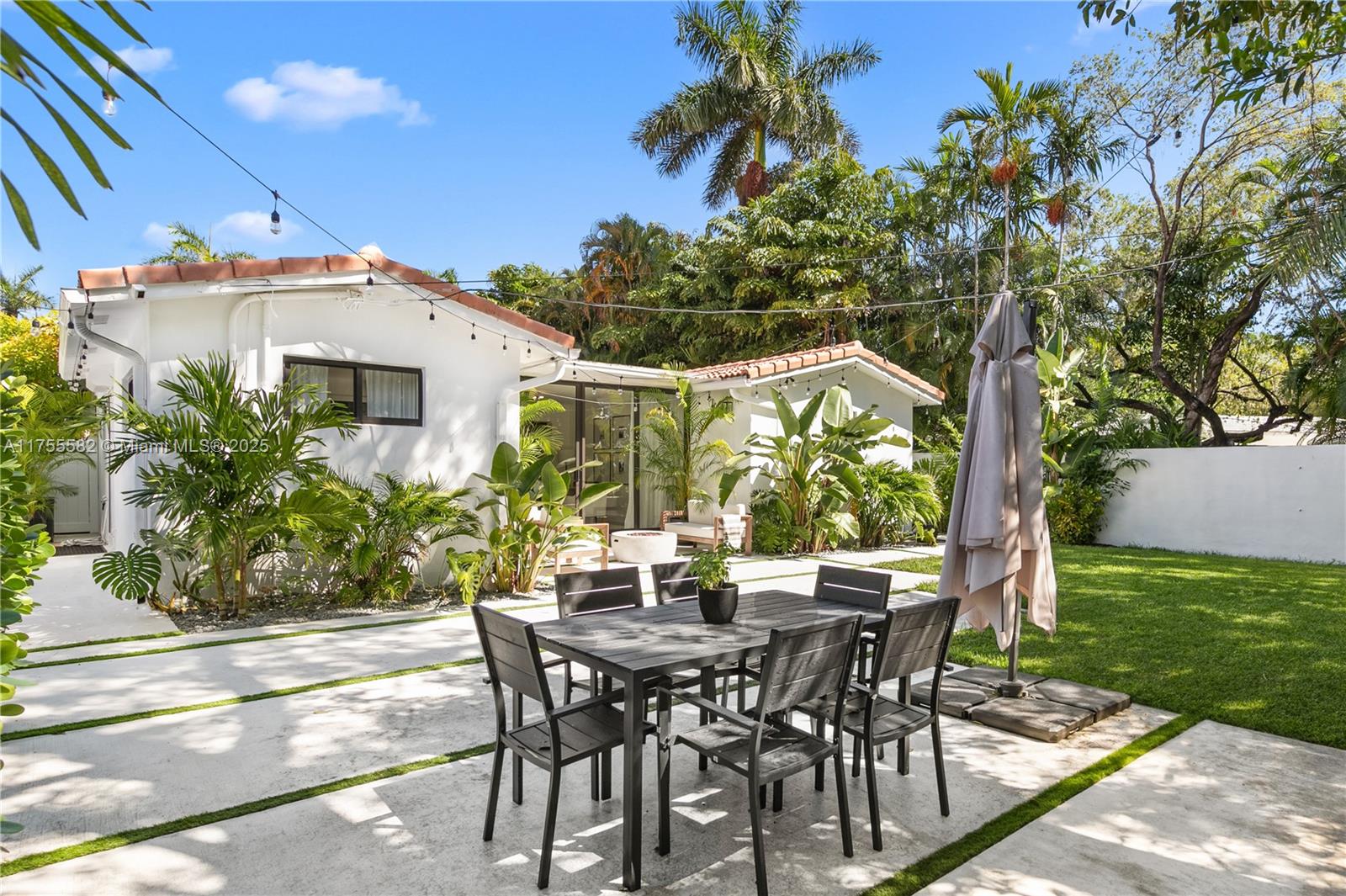 HOLLYWOOD LAKES SECTION - Residential