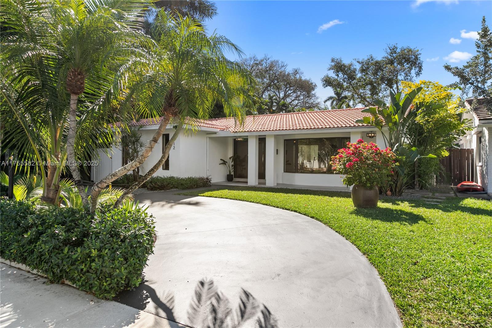 HOLLYWOOD LAKES SECTION - Residential