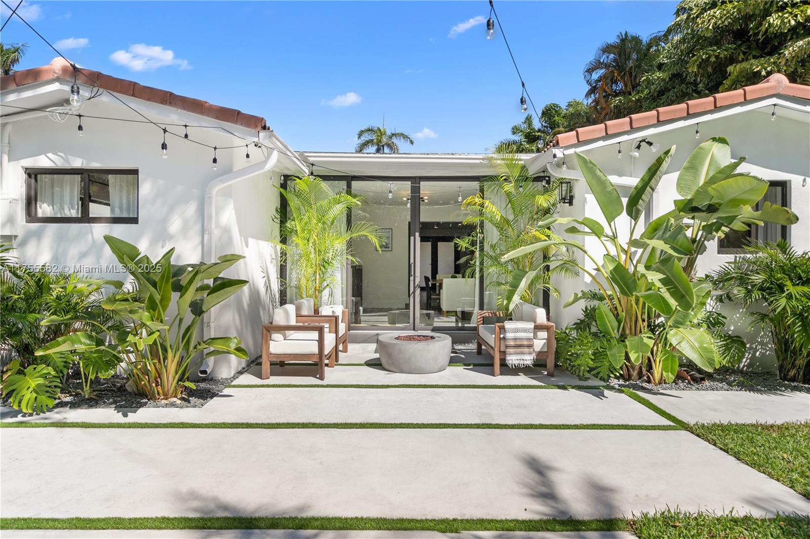 HOLLYWOOD LAKES SECTION - Residential