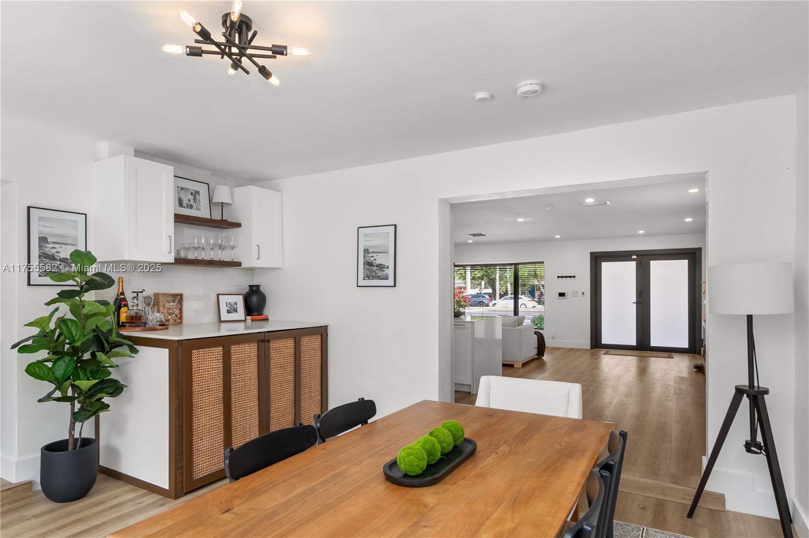 HOLLYWOOD LAKES SECTION - Residential