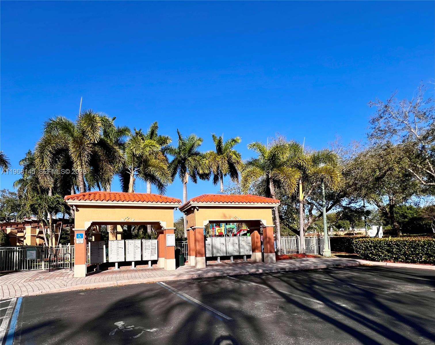 VILLAS AT HARBOR ISLES CO - Residential