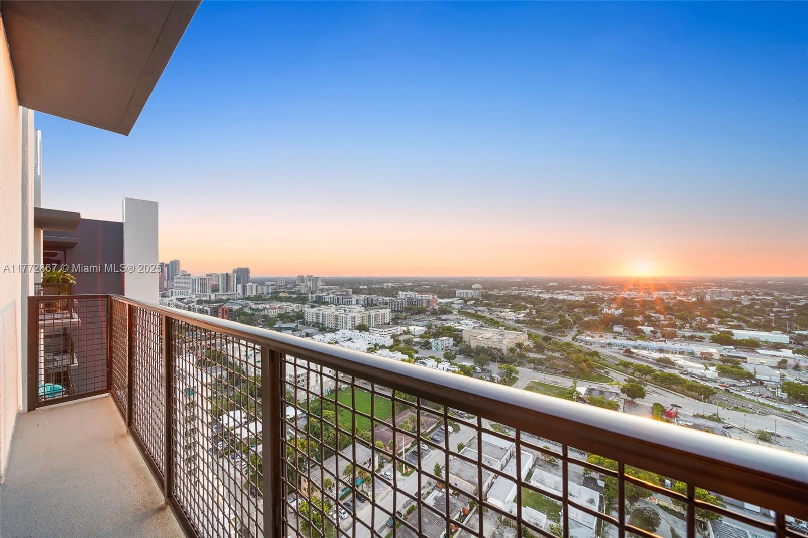 555 Ne 8th St Ph2405, Fort Lauderdale, Broward County, Florida - 1 Bedrooms  
1 Bathrooms - 