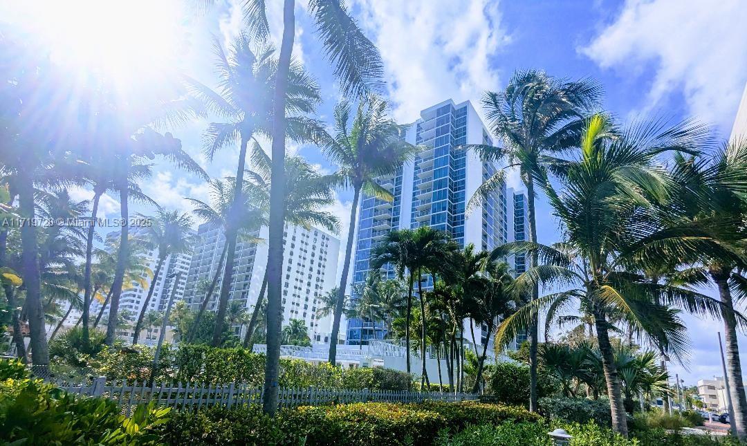 MIRASOL OCEAN TOWERS COND - Residential