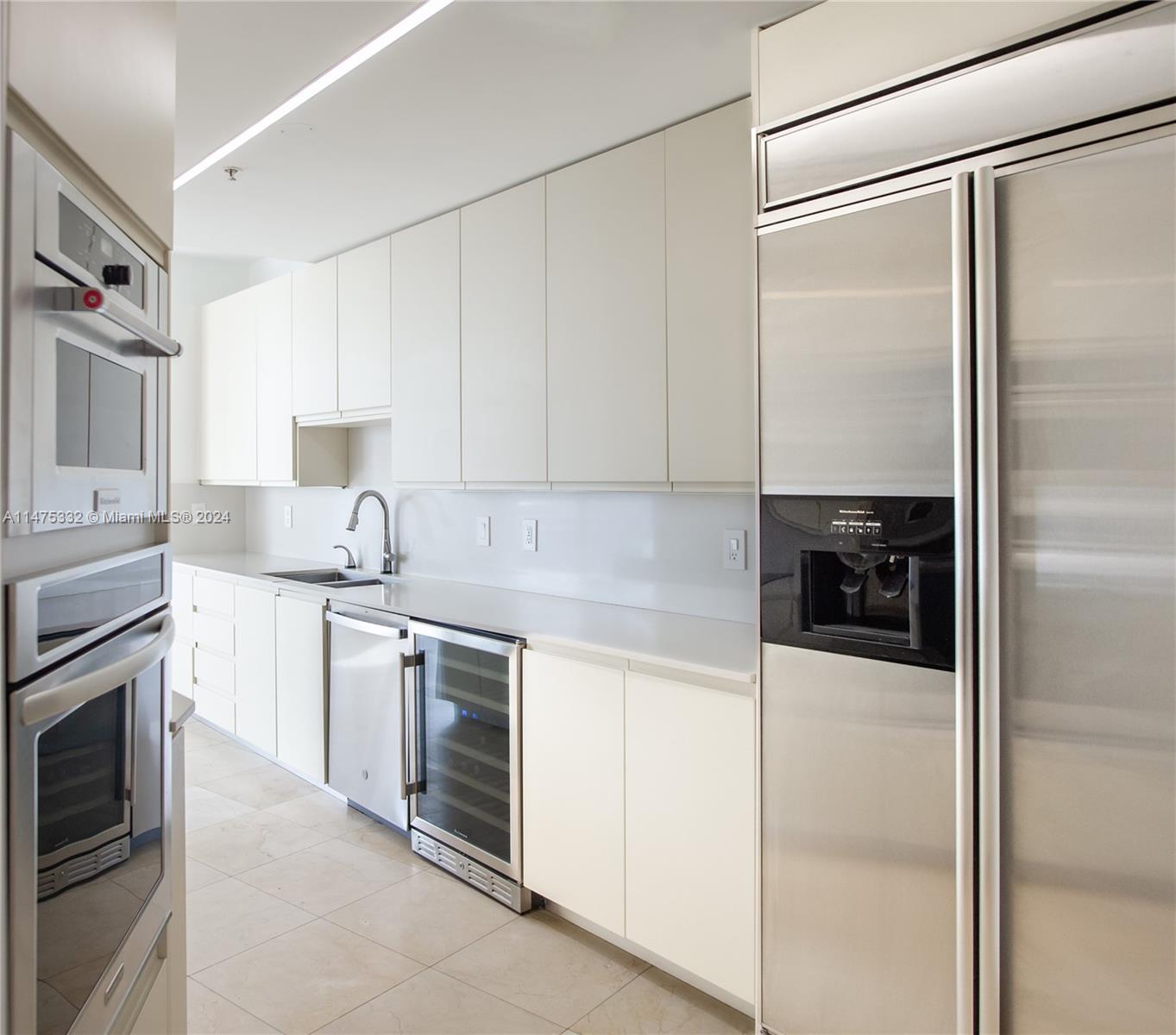 THREE TEQUESTA POINT COND - Residential