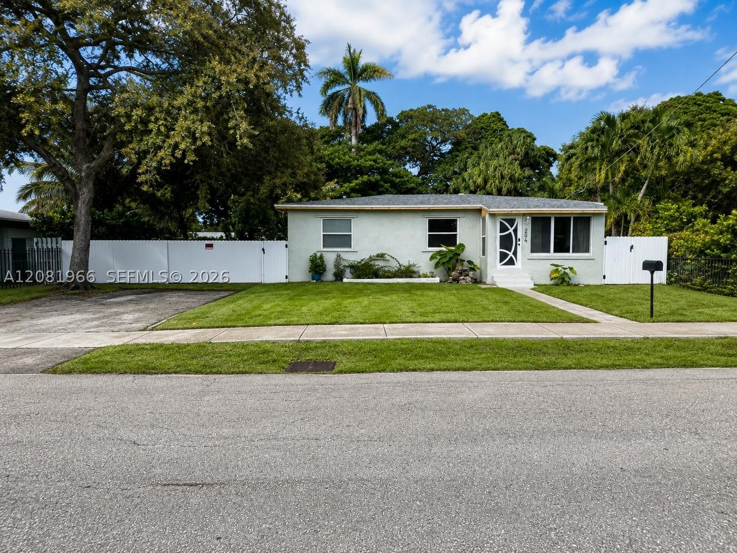 204 SW 7th Ave, Hallandale Beach FL 33009
