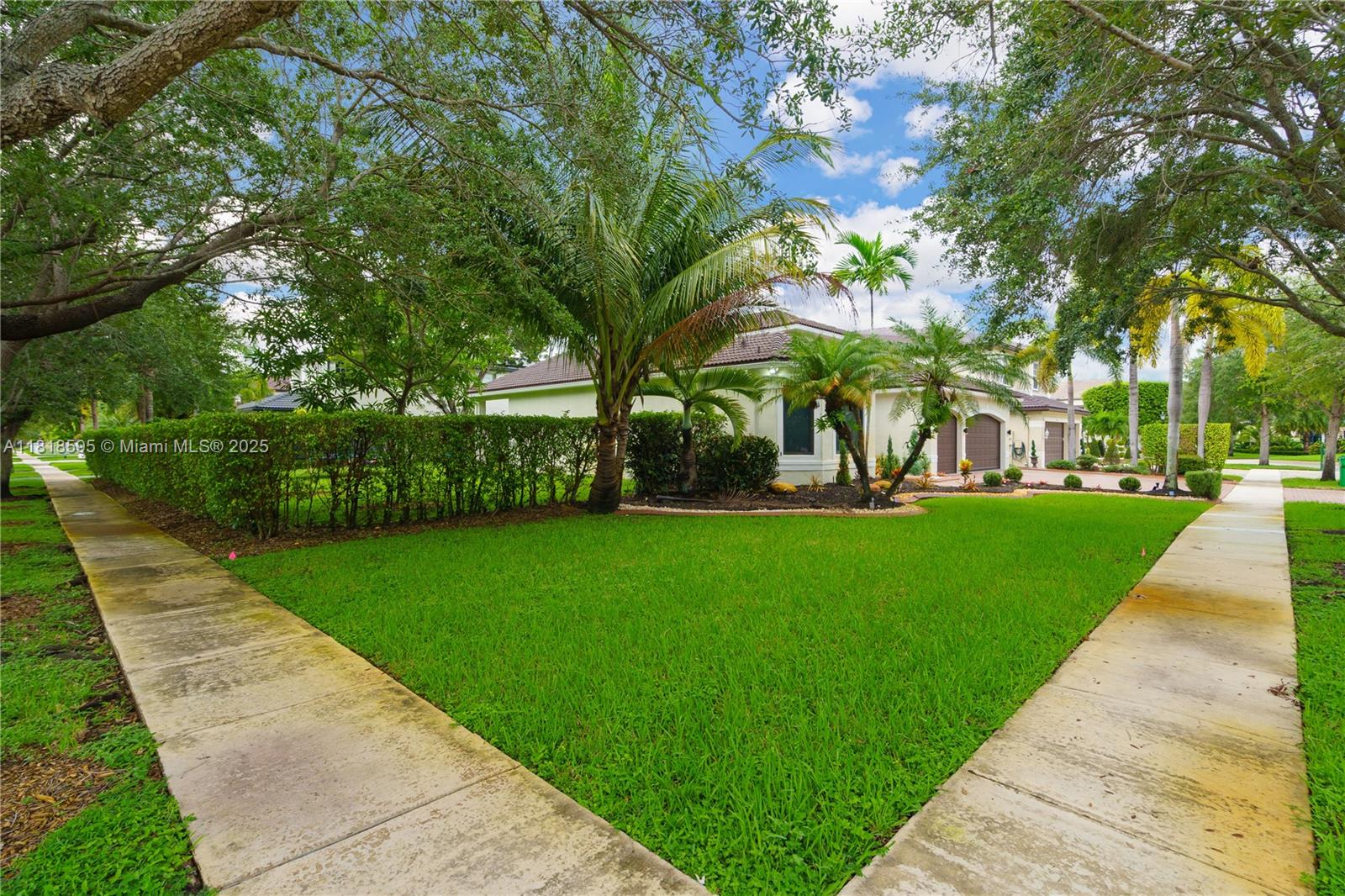 SUNSET LAKES PLAT THREE - Residential