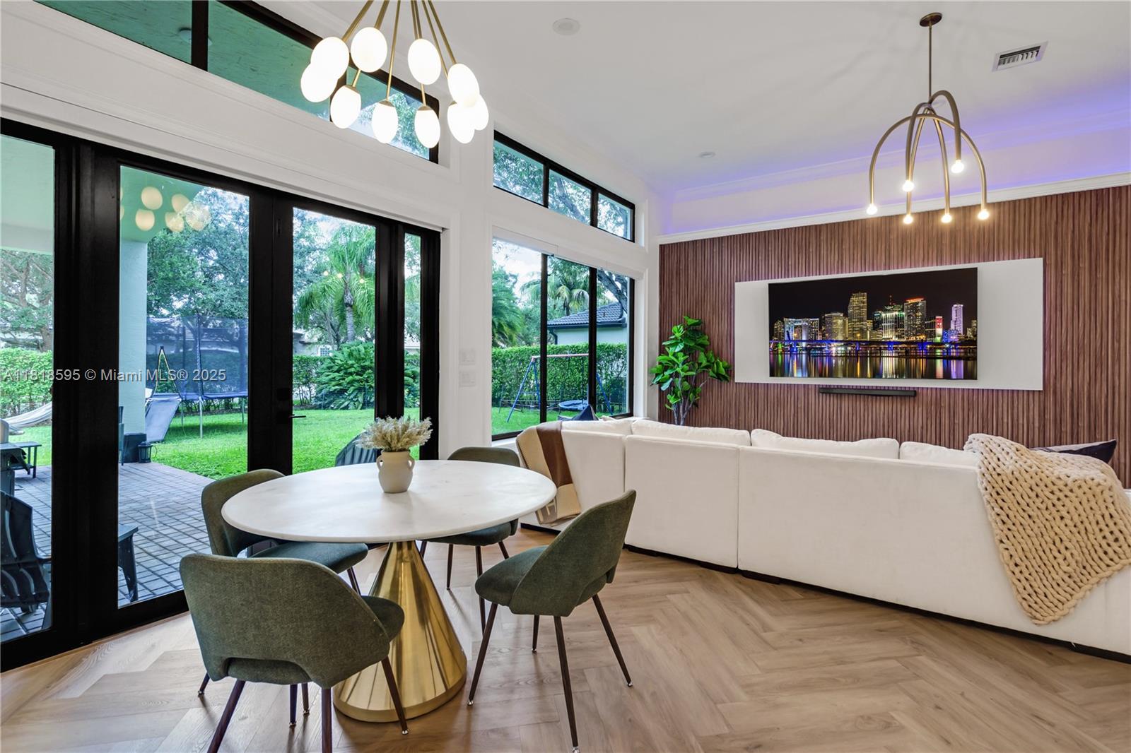 SUNSET LAKES PLAT THREE - Residential