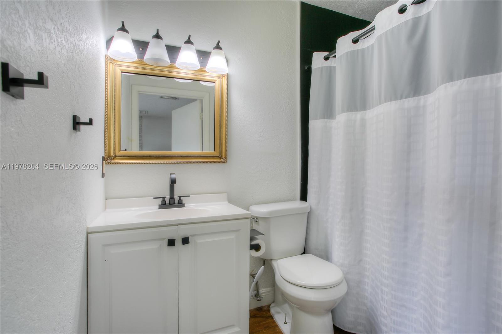 FLAMINGO LAKE - Residential