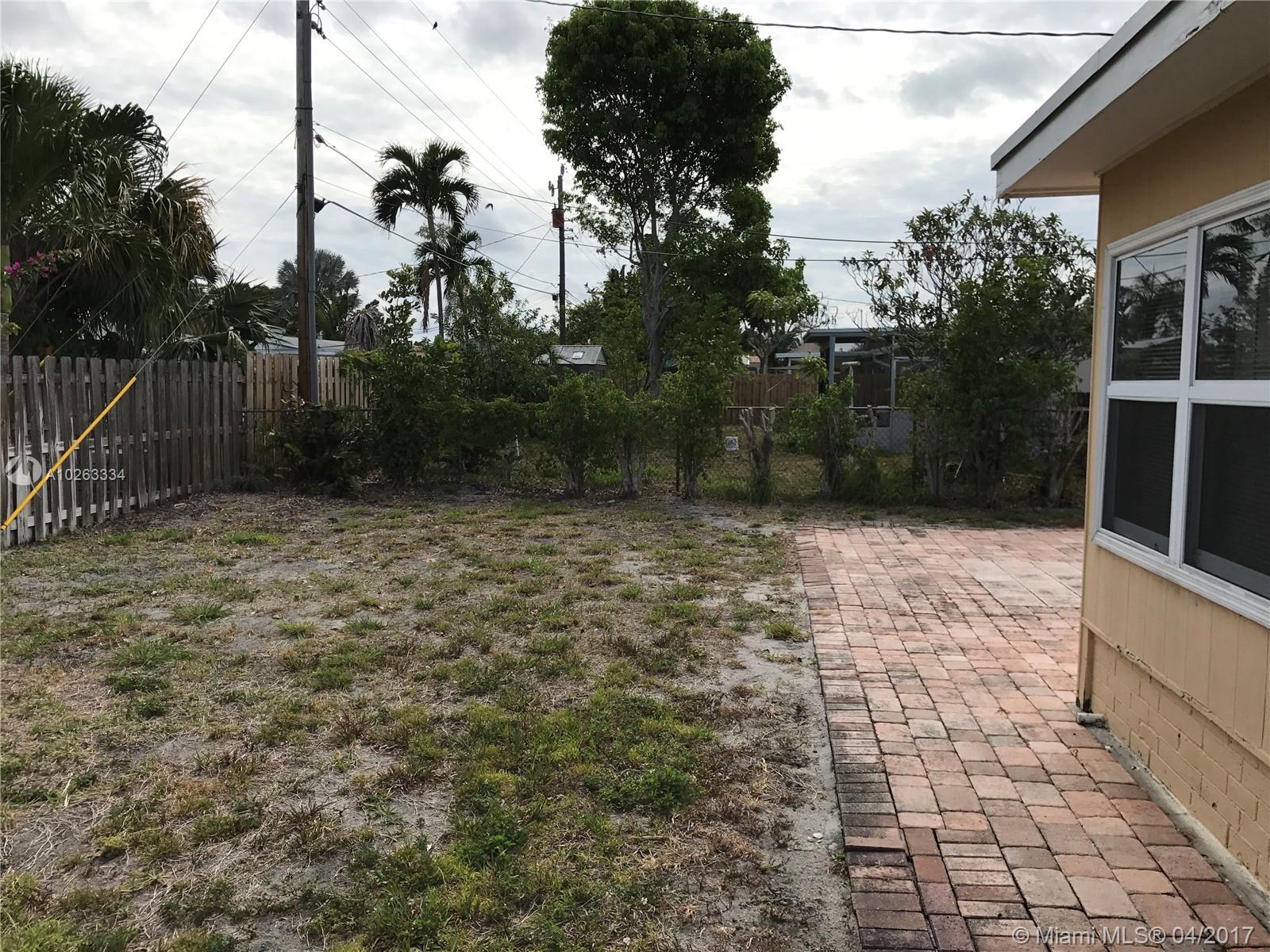 CORAL MANOR 4TH ADD - Residential Lease