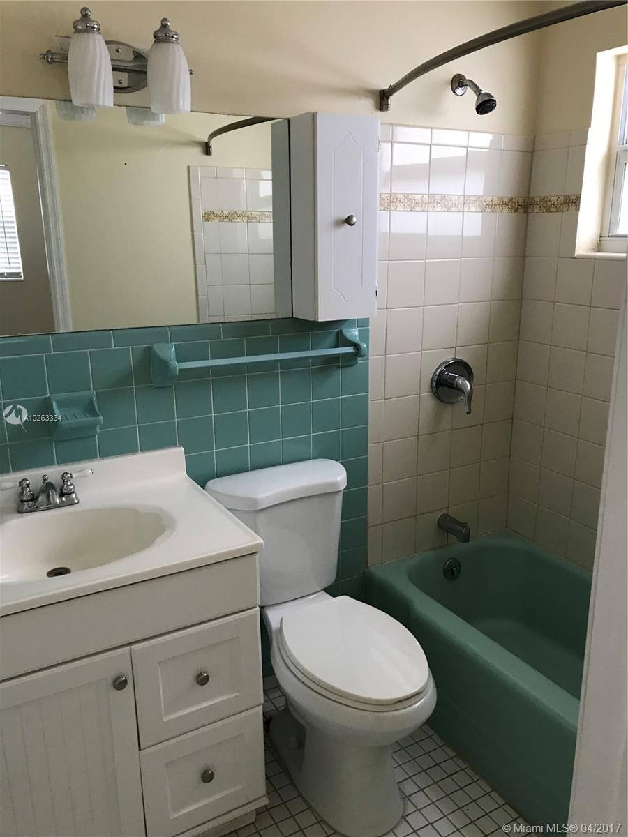 CORAL MANOR 4TH ADD - Residential Lease