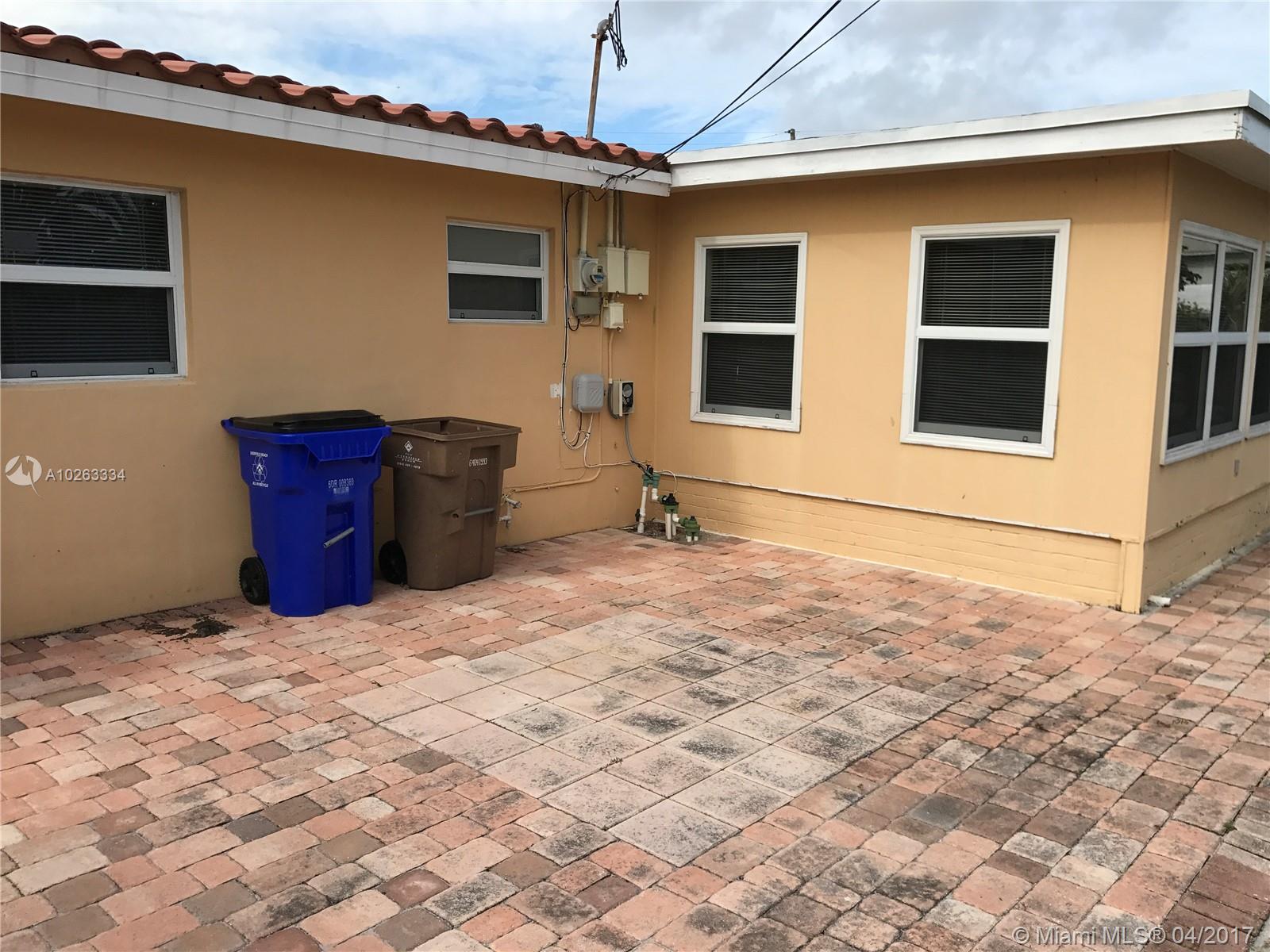 CORAL MANOR 4TH ADD - Residential Lease