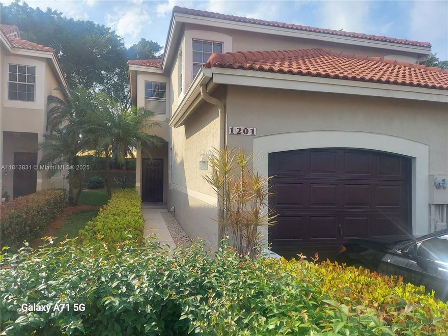 This townhouse is marketed as being suitable for families who value the lifestyle offered in Weston, making it a great investment opportunity in a desirable location. It's sold AS IS.
Situated conveniently close to A-rated schools, restaurants, shopping centers, and recreational facilities, this home offers ease of access to major highways such as SR-84, I-75, and I-595.