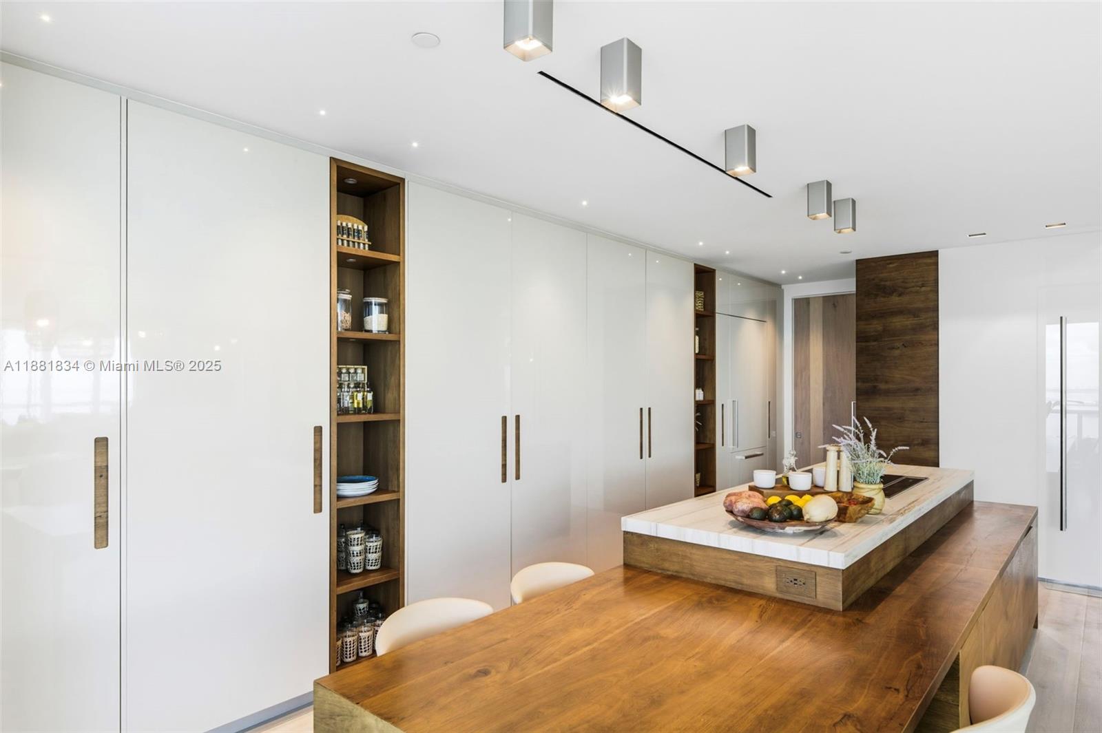 CONTINUUM ON SOUTH BEACH - Residential