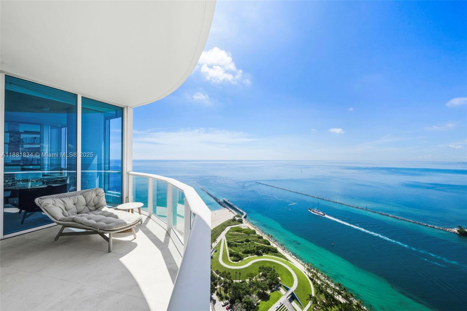 CONTINUUM ON SOUTH BEACH - Residential