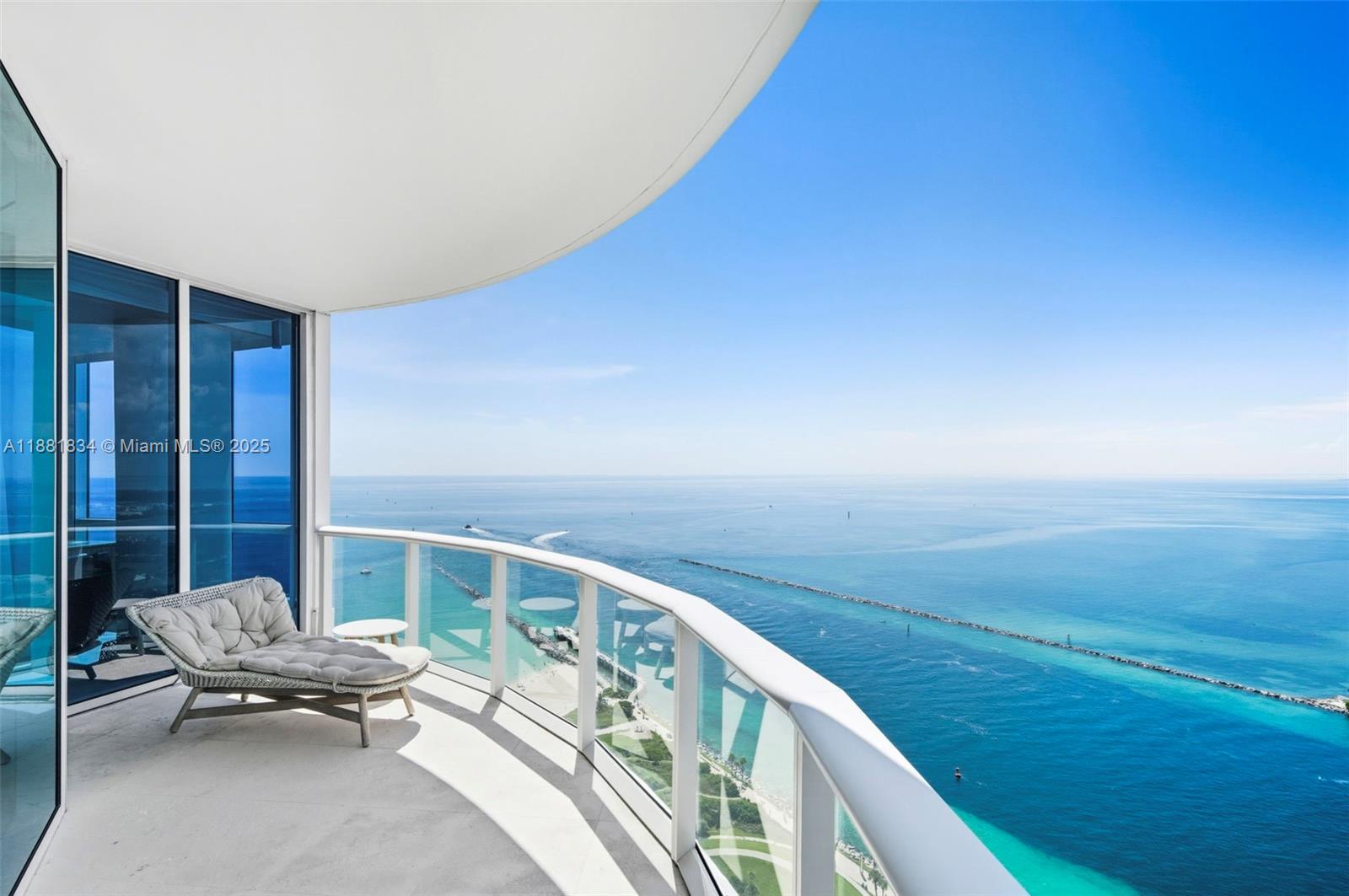 CONTINUUM ON SOUTH BEACH - Residential