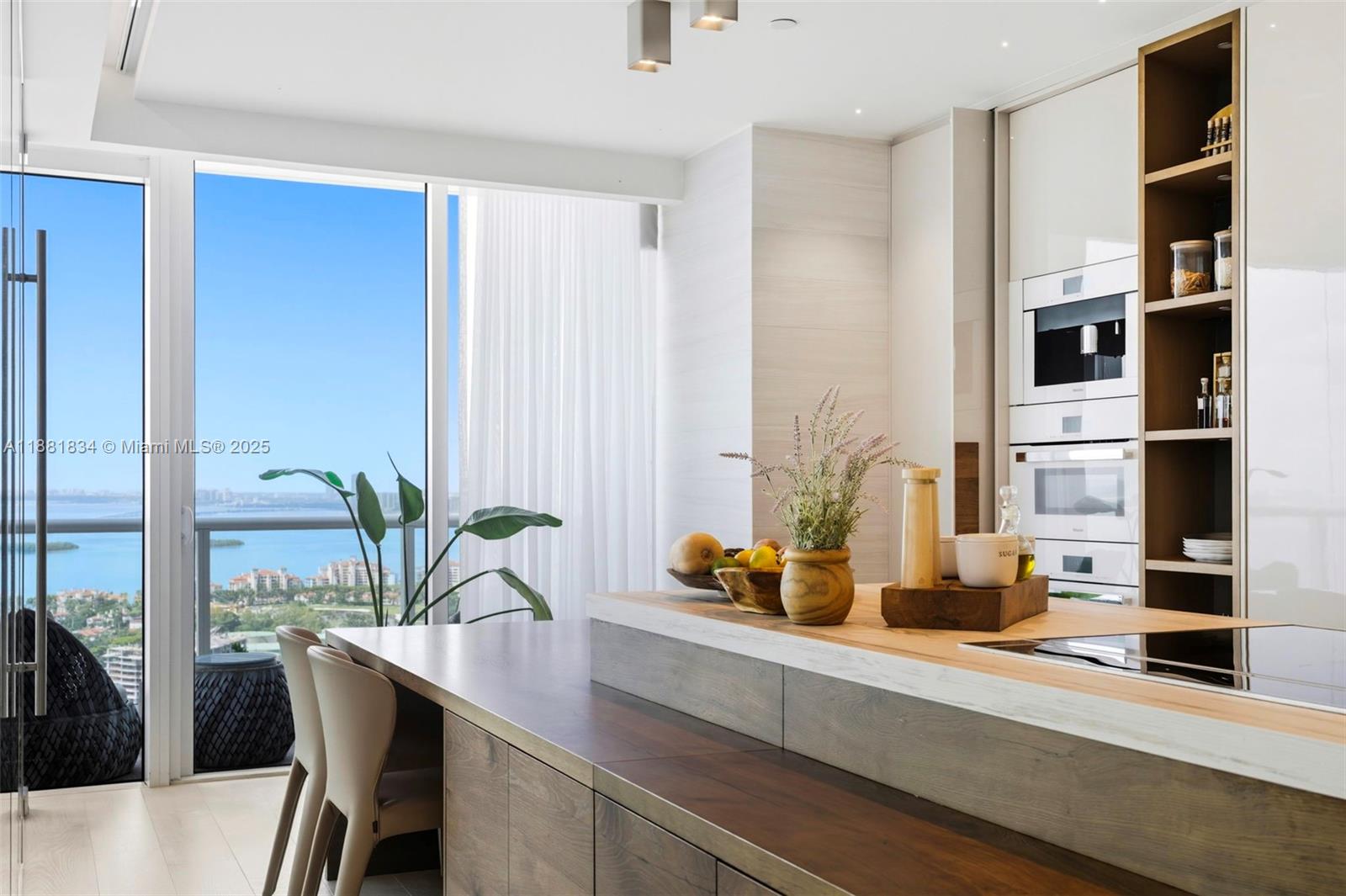 CONTINUUM ON SOUTH BEACH - Residential