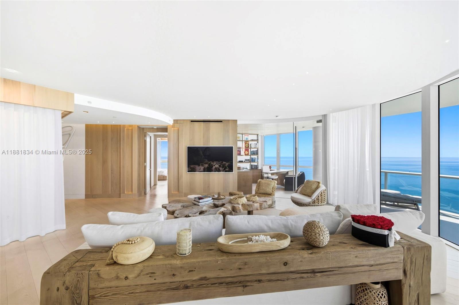 CONTINUUM ON SOUTH BEACH - Residential