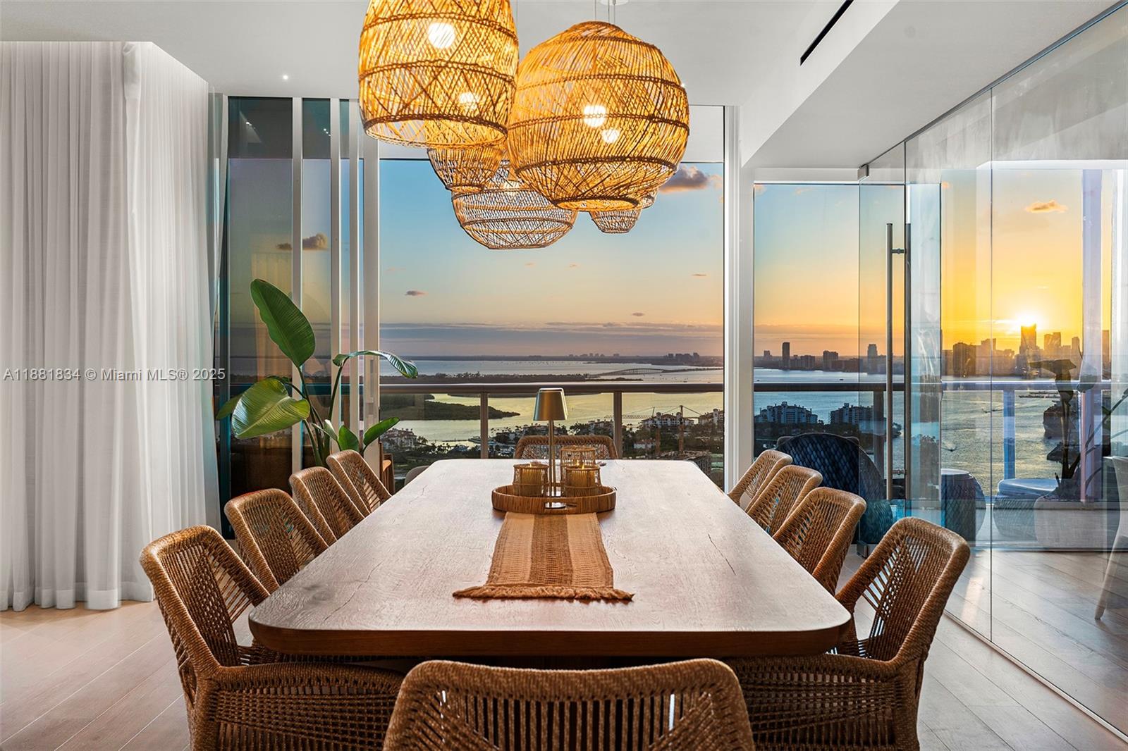 CONTINUUM ON SOUTH BEACH - Residential
