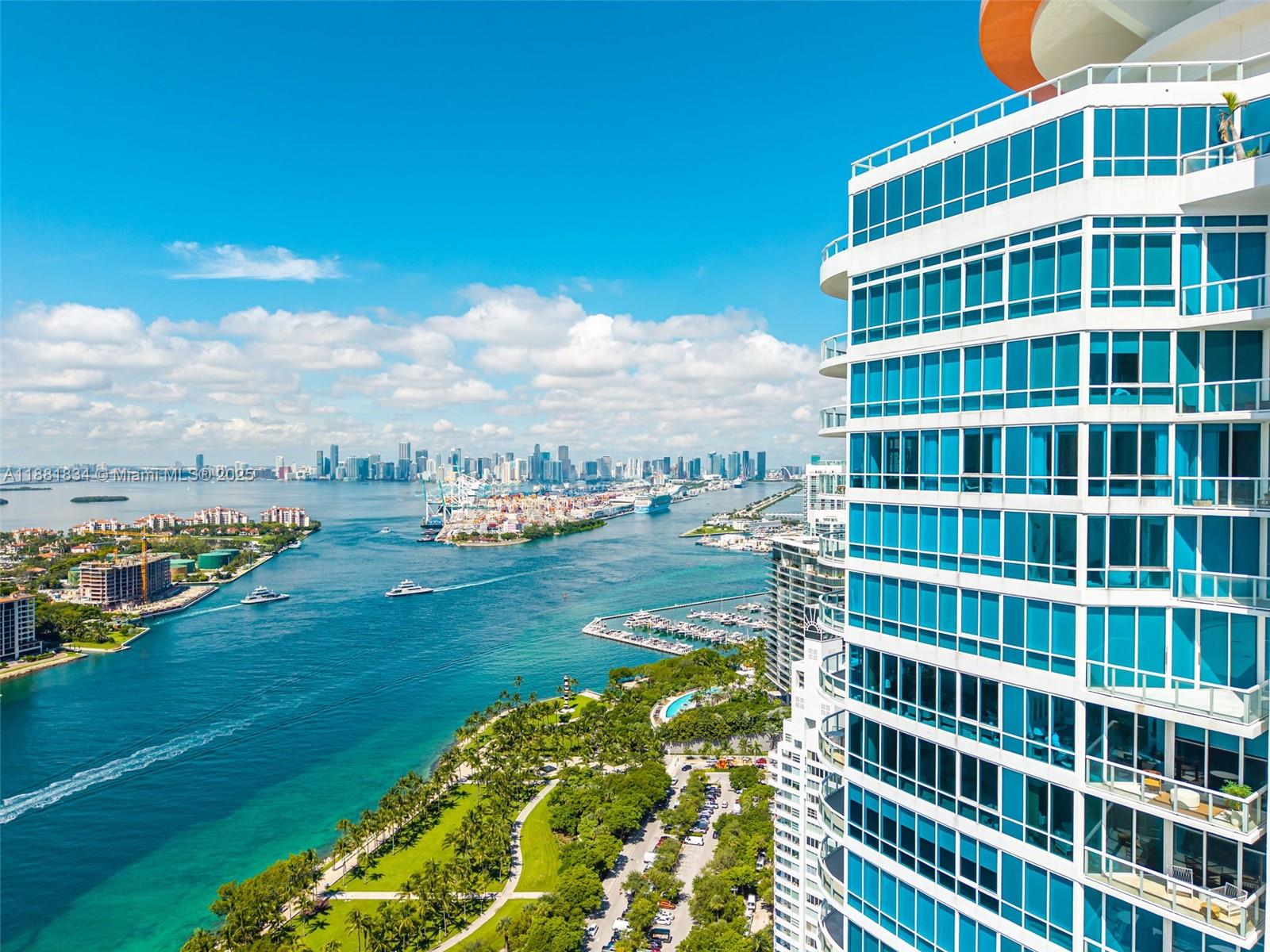 CONTINUUM ON SOUTH BEACH - Residential