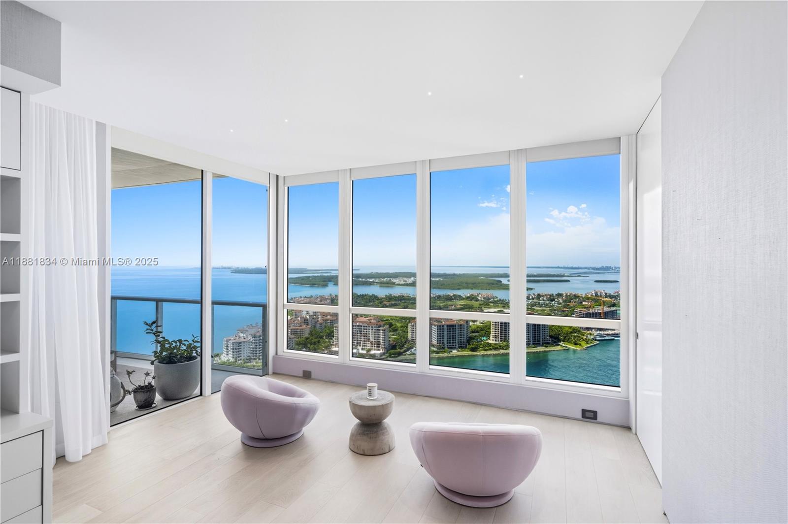 CONTINUUM ON SOUTH BEACH - Residential