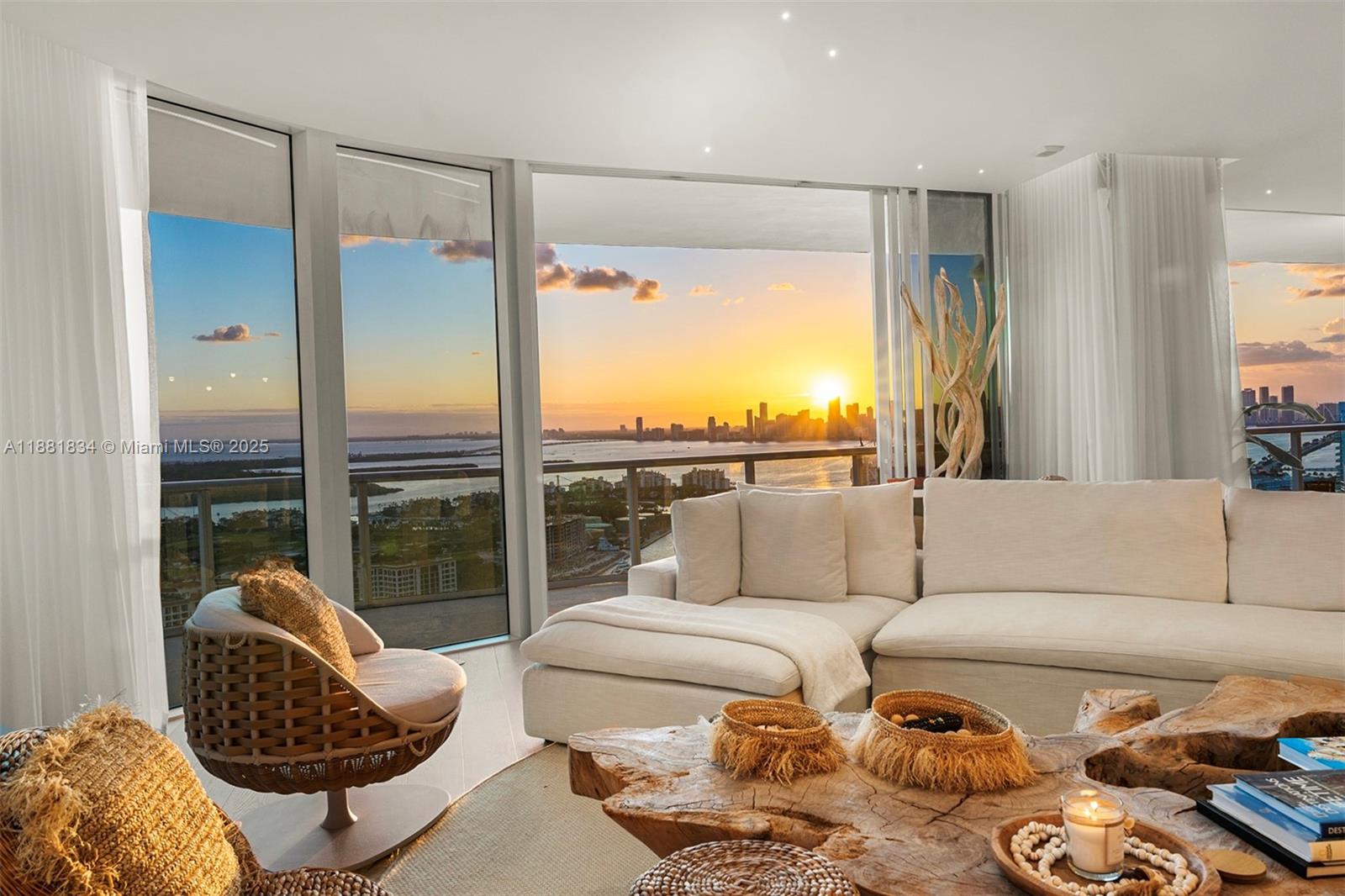 CONTINUUM ON SOUTH BEACH - Residential