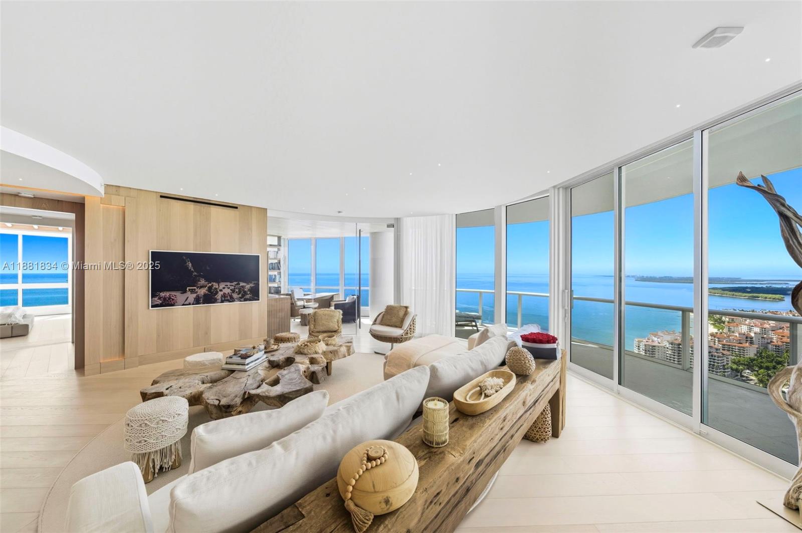 CONTINUUM ON SOUTH BEACH - Residential