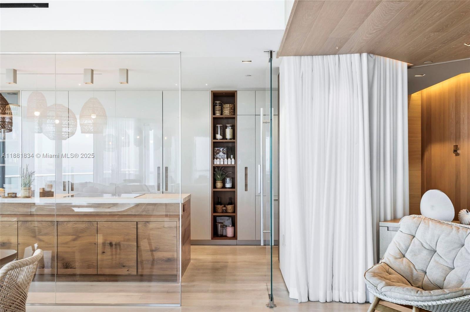 CONTINUUM ON SOUTH BEACH - Residential